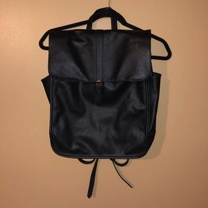 ⭐️Universal Thread Black Backpack⭐️